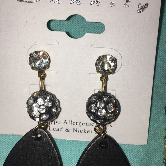 Earrings and bracelet!!! Black & Gold!! Set of 2 - Picture 4 of 6